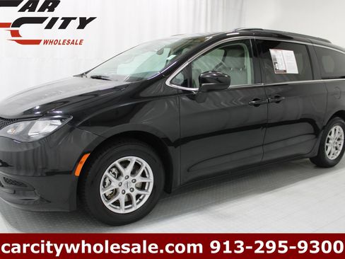 Used 2021 Chrysler Voyager Lxi FWD image 1