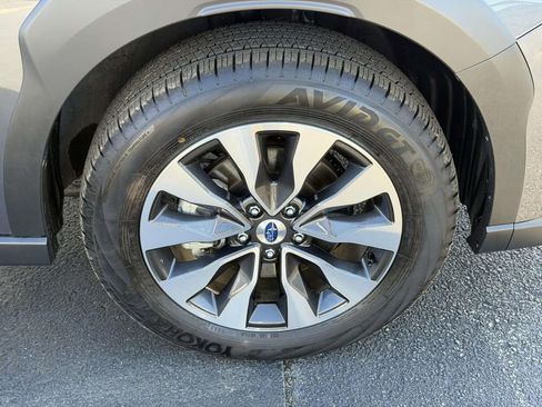 Used 2025 Subaru Outback Limited AWD/4WD image 9