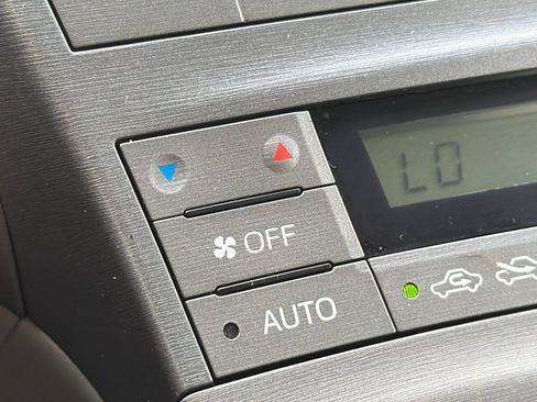 Used 2014 Toyota Prius Three w/ Solar Roof Package FWD image 29