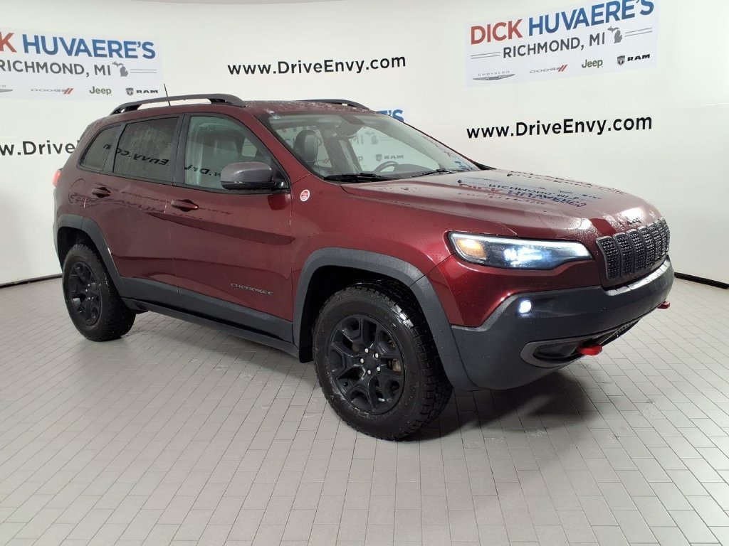 Used 2019 Jeep Cherokee Trailhawk w/ Cold Weather Group AWD/4WD image 3