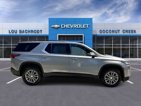 Used 2023 Chevrolet Traverse LT FWD image 9