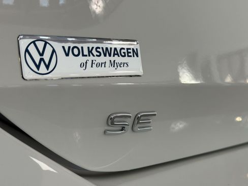 New 2026 Volkswagen Tiguan SE FWD image 34