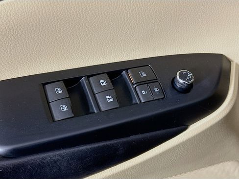 Used 2019 Toyota Highlander XLE FWD image 15