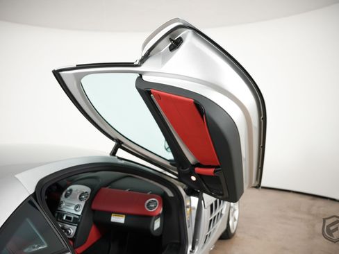 Used 2005 Mercedes-Benz SLR image 35