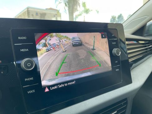 Used 2025 Volkswagen Jetta SE image 17