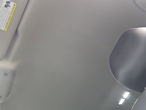 Used 2025 Volkswagen Atlas SE image 30