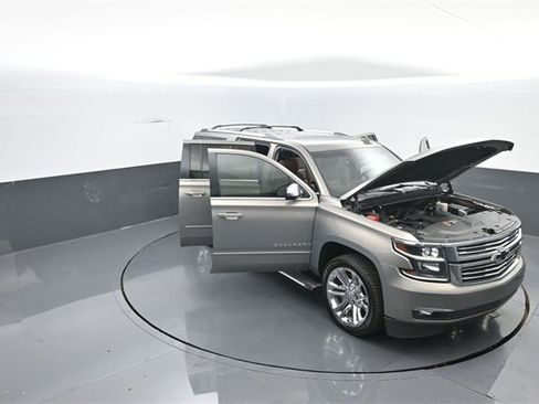 Used 2019 Chevrolet Suburban Premier w/ Premier Plus Edition image 37