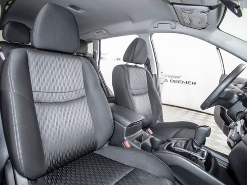 Used 2019 Nissan Rogue SV FWD image 14