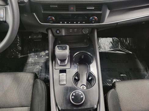 Used 2024 Nissan Rogue SV image 17