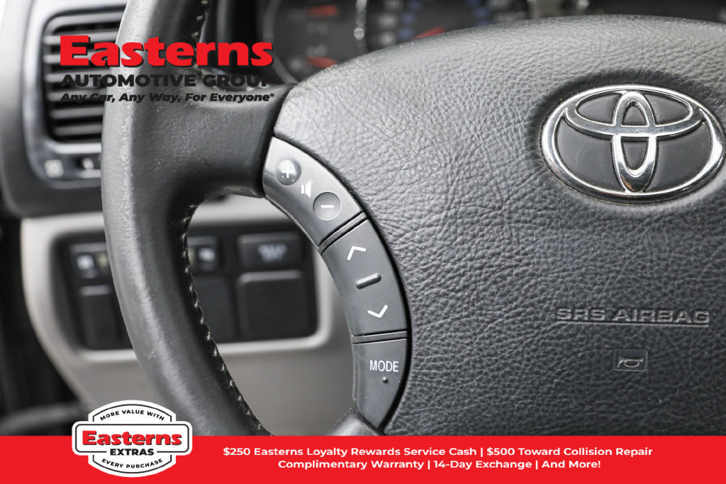 Used 2005 Toyota Land Cruiser w/ Convenience Pkg AWD/4WD image 16