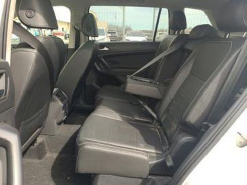 Used 2021 Volkswagen Tiguan SE w/ Panoramic Sunroof Package image 14