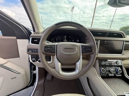 Used 2024 GMC Yukon Denali w/ Advanced Technology Package AWD/4WD image 16