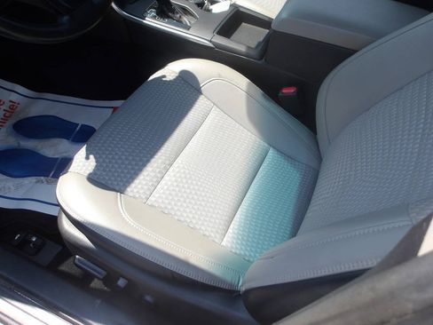 Used 2015 Toyota Camry SE FWD image 9