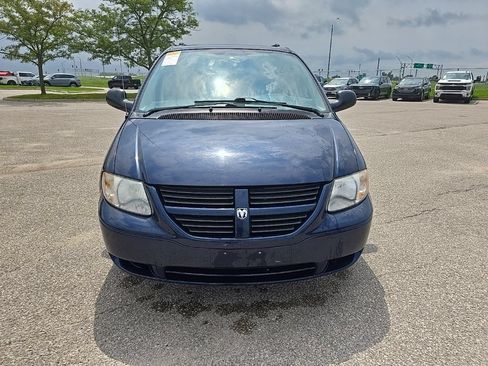 Used 2005 Dodge Grand Caravan SE w/ Popular Equipment Group I FWD image 2