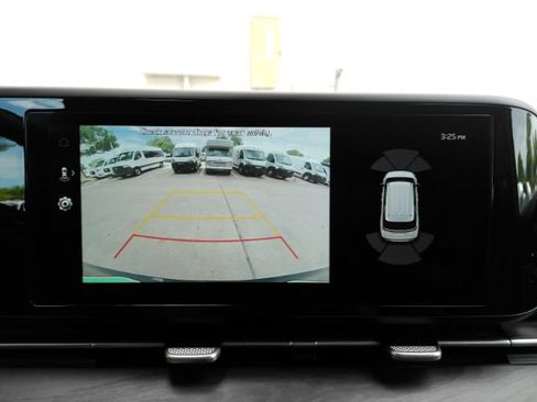 Used 2024 Kia Carnival EX FWD image 8