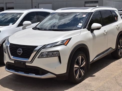 Used 2023 Nissan Rogue Platinum FWD image 2