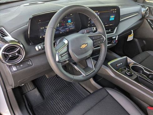 New 2026 Chevrolet Equinox LT w/ Convenience Package II image 3