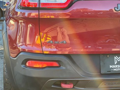 Used 2015 Jeep Cherokee Trailhawk w/ Leather Interior Group image 8