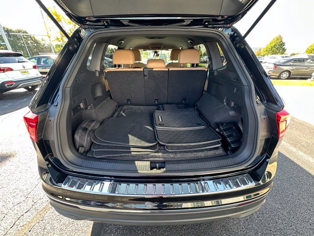 Used 2023 Volkswagen Tiguan SE AWD/4WD image 15