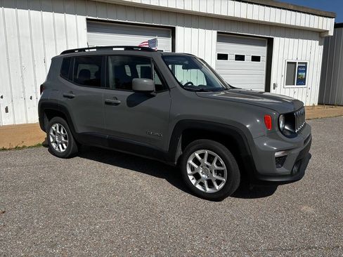 Used 2020 Jeep Renegade Latitude w/ Cold Weather Group AWD/4WD image 5