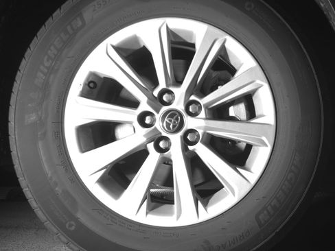 Used 2025 Toyota Grand Highlander FWD image 13