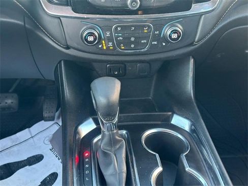 Used 2021 Chevrolet Traverse LT image 15