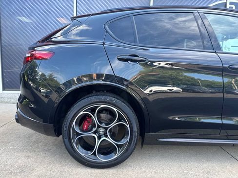 Used 2023 Alfa Romeo Stelvio Veloce AWD/4WD image 5