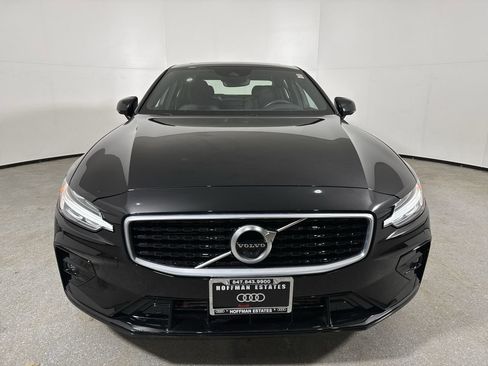 Used 2019 Volvo S60 T6 R-Design image 3