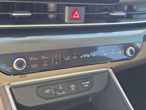 New 2026 Kia Carnival FWD image 24