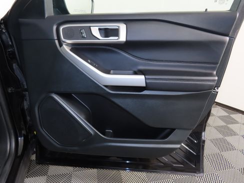 Used 2023 Ford Explorer XLT w/ Equipment Group 202A image 33