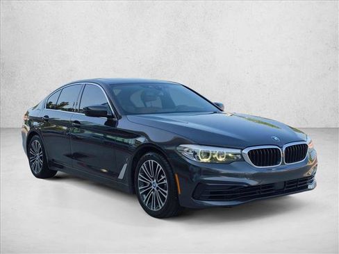 Used 2019 BMW 530e xDrive AWD/4WD image 3