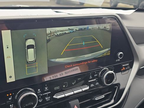 Used 2023 Toyota Highlander Platinum image 30