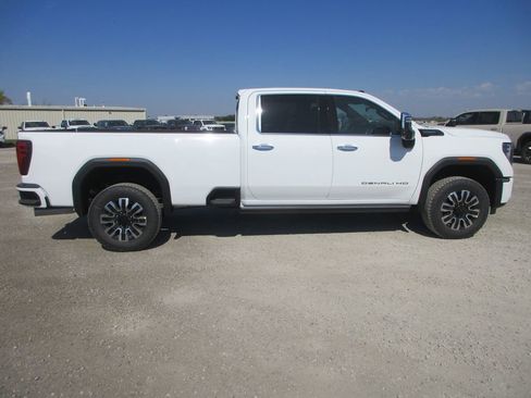 New 2026 GMC Sierra 3500 Denali Ultimate AWD/4WD image 3