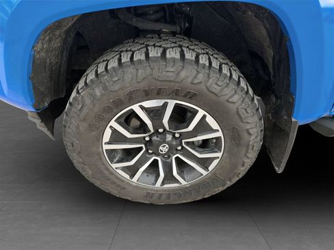 Used 2021 Toyota Tacoma TRD Sport w/ Technology Package image 34