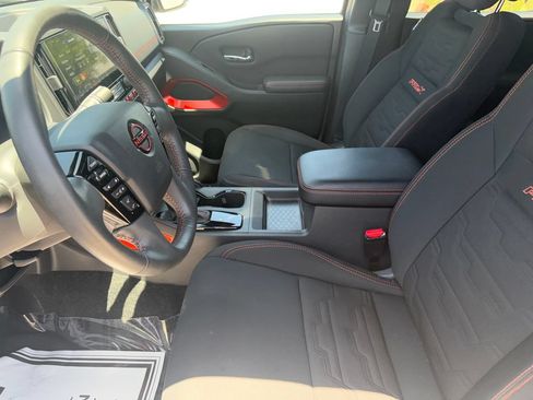Certified 2025 Nissan Frontier Pro-X RWD image 9