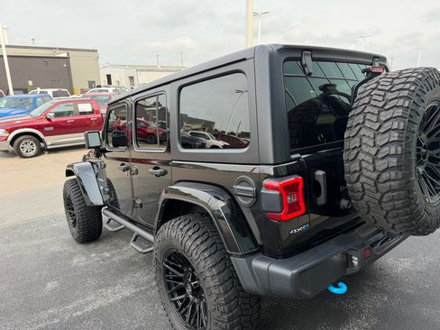 Used 2022 Jeep Wrangler Unlimited Sahara w/ Cold Weather Group AWD/4WD image 6
