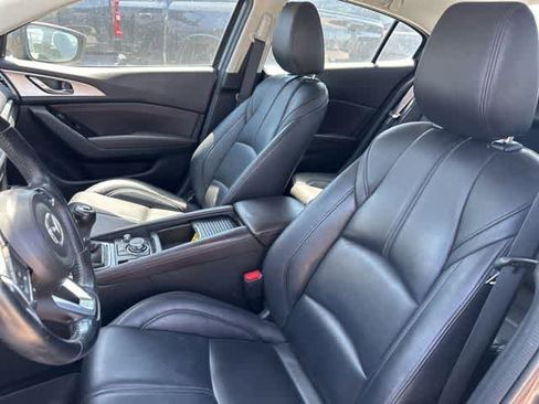 Used 2018 MAZDA MAZDA3 Touring FWD image 4
