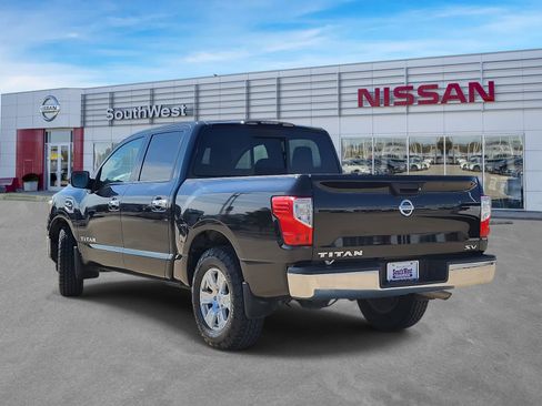 Certified 2017 Nissan Titan SV image 9