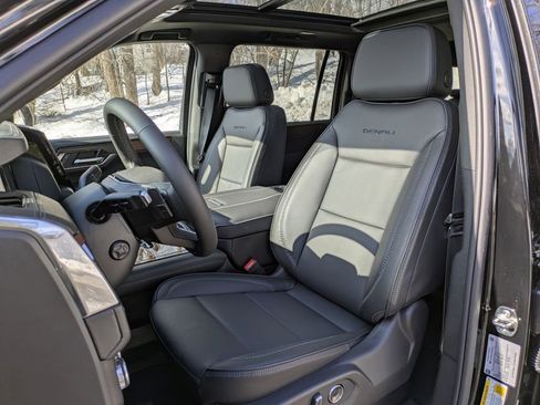 New 2026 GMC Yukon XL Denali w/ Sun & Power Step Package image 12