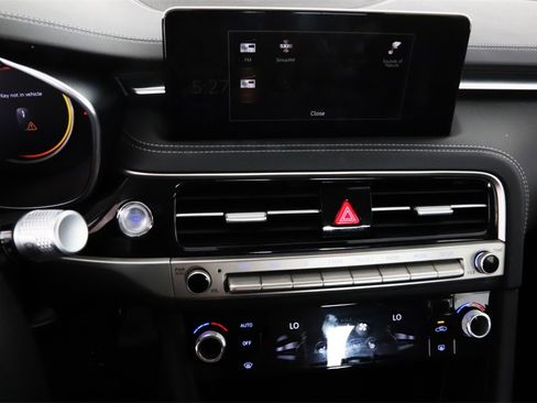 Used 2025 Genesis G70 2.5T image 18