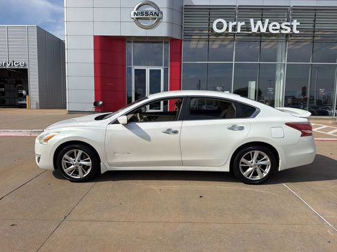 Used 2013 Nissan Altima 2.5 SV FWD image 2