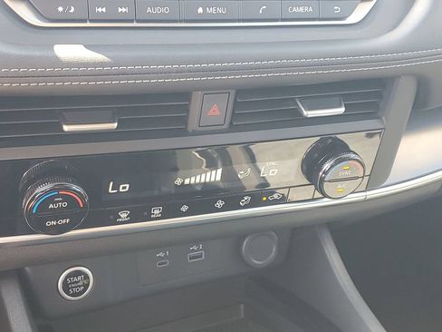 Used 2023 Nissan Rogue SV FWD image 29