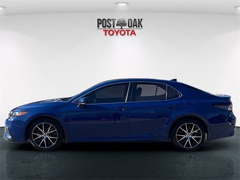 Used 2024 Toyota Camry SE image 4