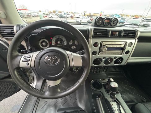 Used 2007 Toyota FJ Cruiser 4WD image 11