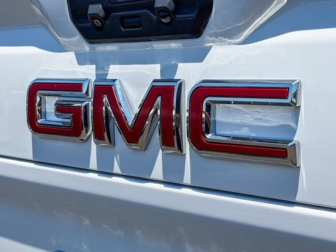 Certified 2025 GMC Sierra 2500 AT4 w/ AT4 Premium Plus Package AWD/4WD image 9