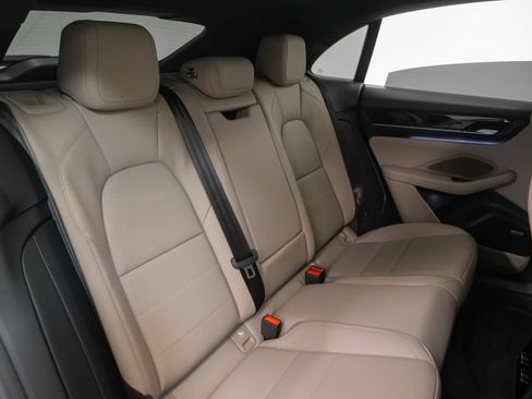 Used 2025 Porsche Macan Electric image 19