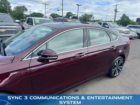 Used 2017 Ford Fusion SE w/ Fusion SE Technology Package AWD/4WD image 9