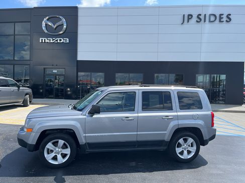 Used 2016 Jeep Patriot Latitude FWD image 2