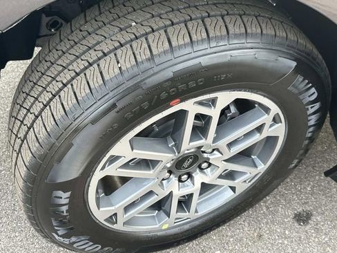 New 2025 Ford Expedition Active image 17