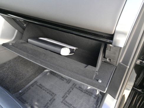 Used 2024 Land Rover Range Rover SE image 58